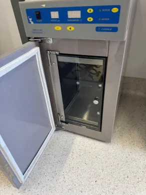 Bartelt Xtron HI-2002 Hybridization Oven with Rotating Platform for Molecular Biology
