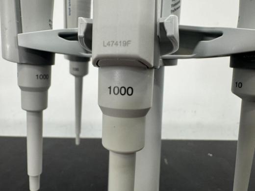 Eppendorf Research Plus Single Channel Adjustable Volume Pipettes with Stand-cover