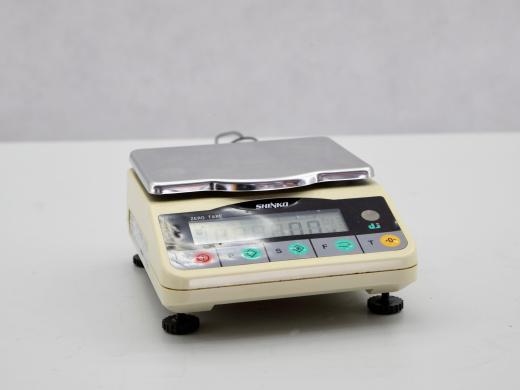 Shinko DJ3000E Precision Analytical Balance for Accurate Weighing up to 3000 g-cover