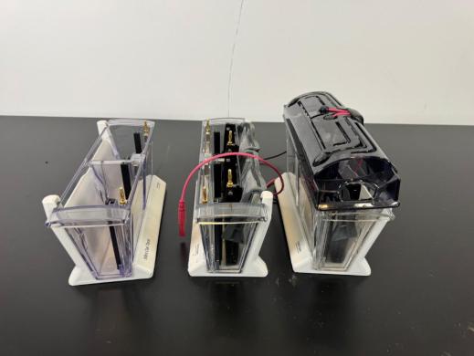 Invitrogen Mini Gel Tanks - Quantity 3-cover