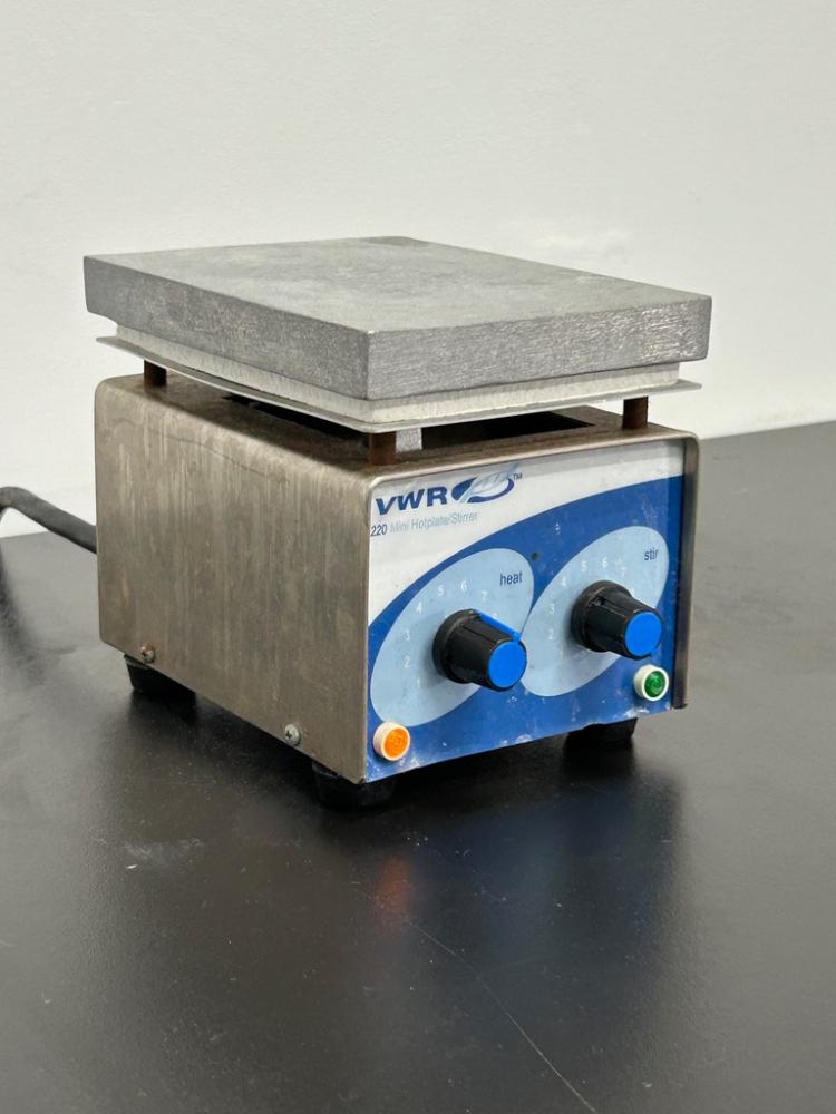VWR 220 Mini Hotplate / Stirrer with Ceramic-Coated Heating Surface and Manual Controls