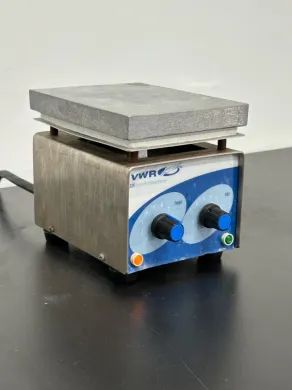 VWR 220 Mini Hotplate / Stirrer with Ceramic-Coated Heating Surface and Manual Controls