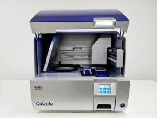 Qiagen QIAcube Automated DNA / RNA Purification Robot Shaker and Centrifuge Lab-cover