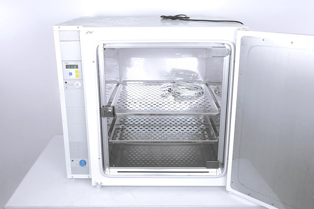 Heraeus B6200 Laboratory Incubator, 196 L, 70 °C