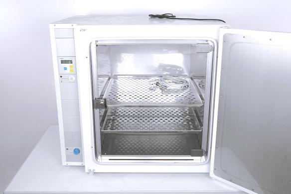 Heraeus B6200 Laboratory Incubator, 196 L, 70 °C-cover