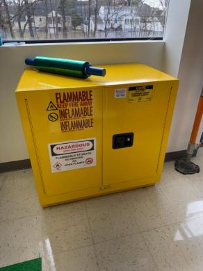 ULINE 872300 22 Gallon Flammable Liquid Safety Storage Cabinet-cover