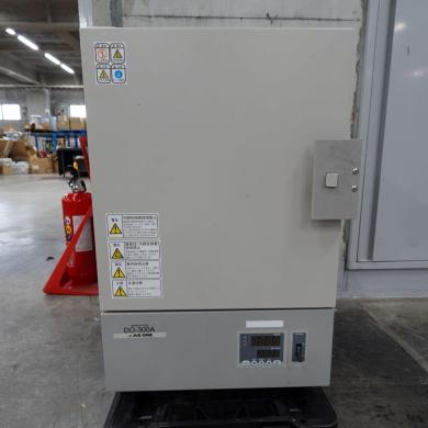 AS ONE DO-300A Constant Temperature Drying Oven 40-300°C, 1.3 kW Heater-cover