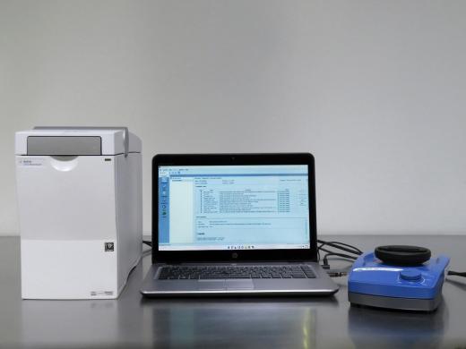 Agilent 2100 Bioanalyzer G2938C Microfluidics Electrophoresis and Flow Cytometry System-cover