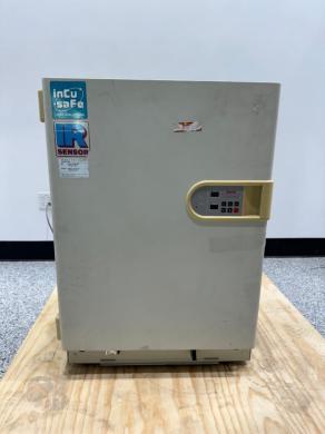 Sanyo Incu-Safe CO2 Incubator for Controlled Cell Culture Environments-cover