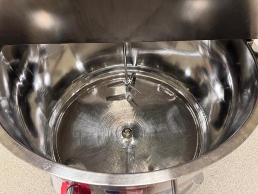 Precision Stainless 600L Stainless Steel Mixing Tank with Lightning Drive DX-2 Mixer-cover
