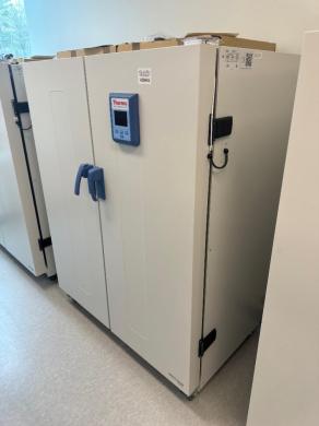 Thermo Scientific Heratherm IGS750 High-Performance Laboratory Incubator with Digital Control-cover