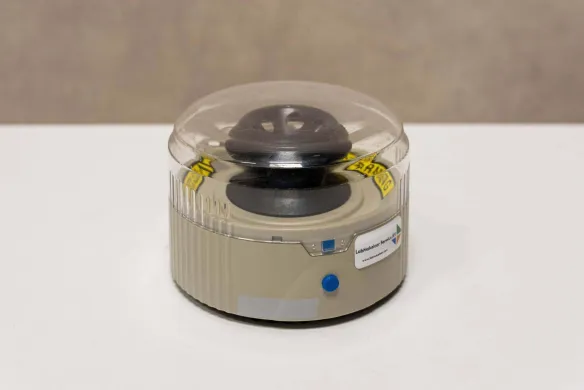 Fisher Scientific 3722L Microcentrifuge