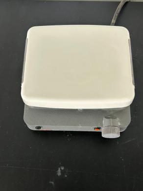 Corning Hotplate Stirrer for Simultaneous Heating and Stirring in Laboratory Applications-cover
