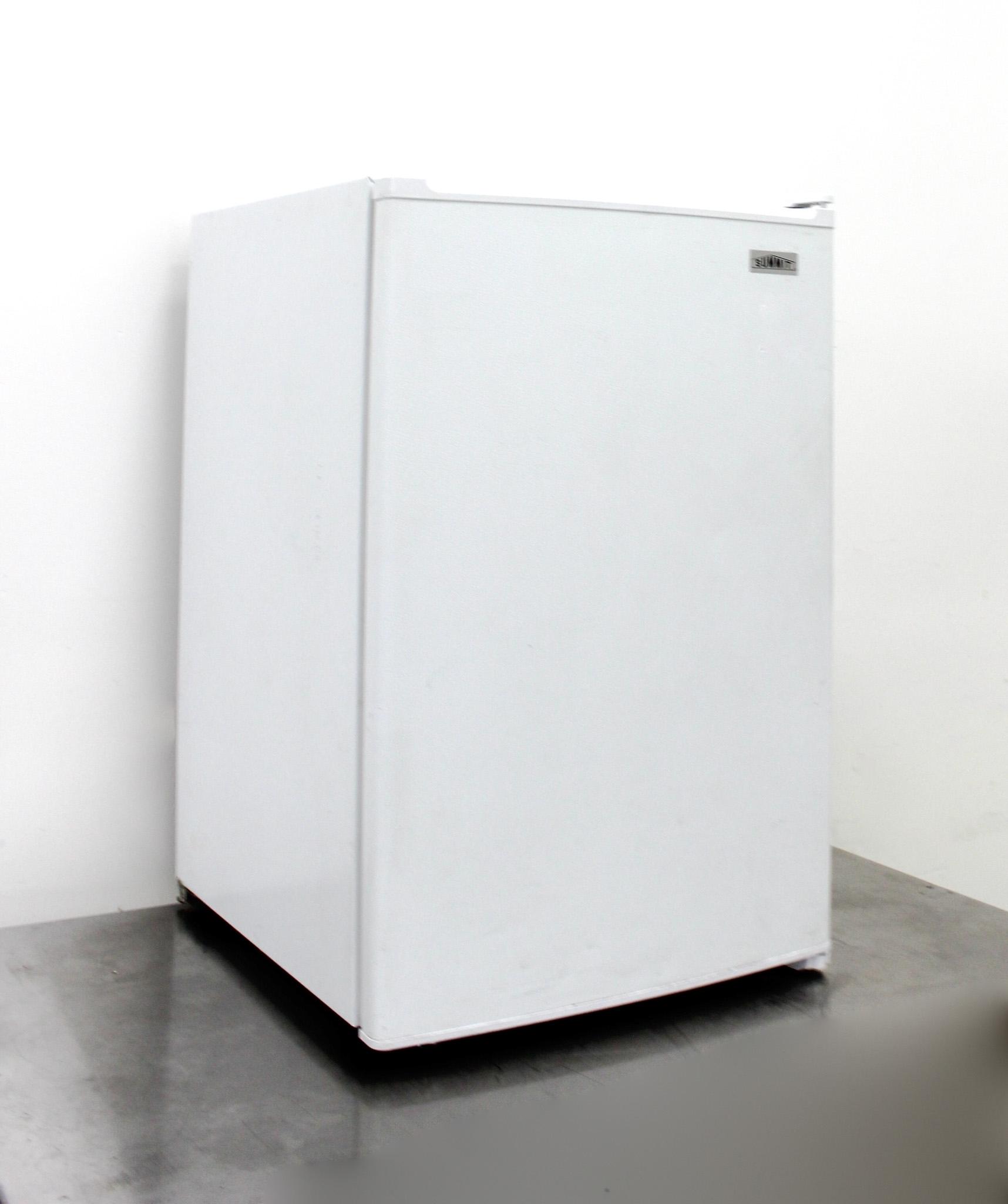 Summit FS-60M Upright Manual Defrost Laboratory Freezer -21°C, 5 cu.ft. Capacity