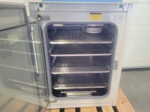 Thermo Scientific 8000 WJ CO2 Incubator with Water Jacket Technology, Model 3429, 3 of 9