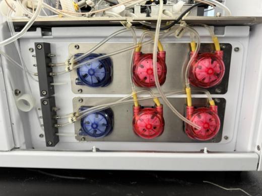 YSI 2900 Touchscreen Biochemical Analyzer with Integrated Sample Compartment-cover