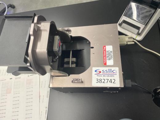 Automated Plate Handler for Precise Microplate Loading and Unloading-cover