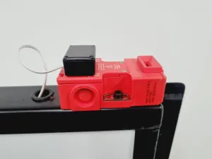 Lasermet Heavy Duty Laser Blocking Screen for Laboratory Laser Safety, 7 of 10