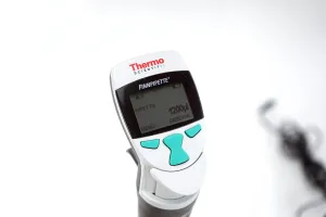 Thermo Finnpipette Novus 8-Channel Electronic Multichannel Pipette, 100–1200 µL, 3 of 3