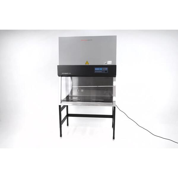 Thermo Scientific HERAsafe 2025 1.2m Class II Laminar Flow Biological Safety Cabinet