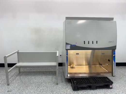 Labconco Logic+ 4' Class II Biosafety Cabinet for Containment and Sample Protection-cover