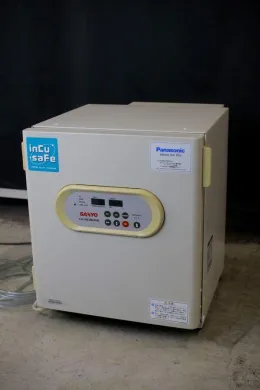 SANYO MCO-5AC Small CO2 Incubator