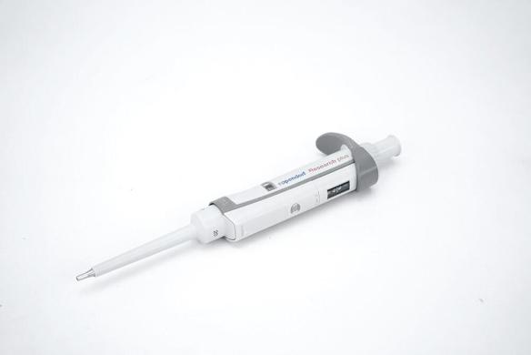 Eppendorf Research Plus 2–20 µL Variable Single-Channel Pipette / Labconco CentriVap Cold Trap 7460030-cover
