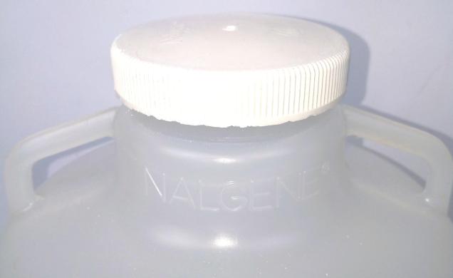 Nalgene 2235-0020 10L Wide-Mouth Autoclavable Polypropylene Carboy with Handles-cover