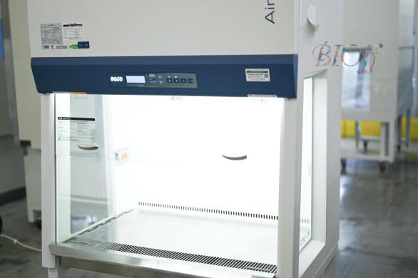 ESCO BCB-4E7 Clean Bench 135 cm with ULPA Filtration and Antibacterial Coating-cover