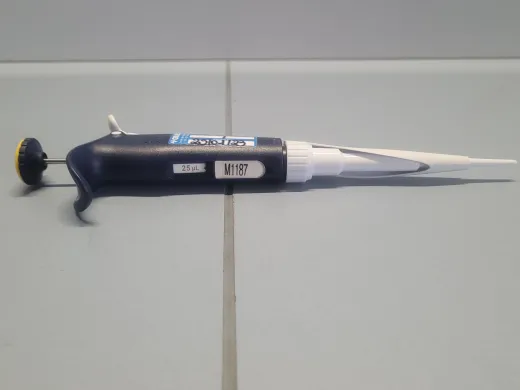 Gilson PIPETMAN L Fixed 25µl Laboratory Pipette