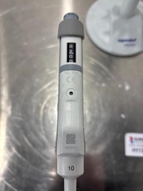 Eppendorf Research Plus x5 Set of Single-Channel Adjustable Volume Micropipettes-cover