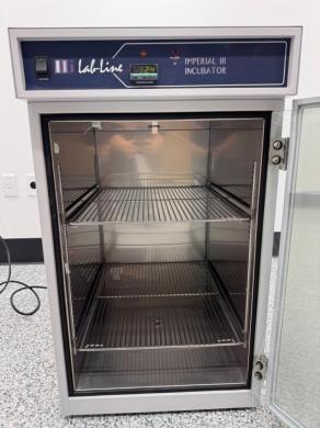 Barnstead Lab-Line Imperial III Model 305 Digital Temperature-Controlled Laboratory Incubator-cover
