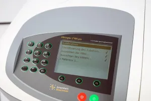 Biochrom Ultrospec 2100 Pro UV/Vis Spectrophotometer 190–900 nm, P/N 80-2112-21, 4 of 11