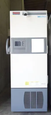 Thermo Scientific UXF-40086-D 548 L -86 °C Upright Ultra-Low Temperature Freezer