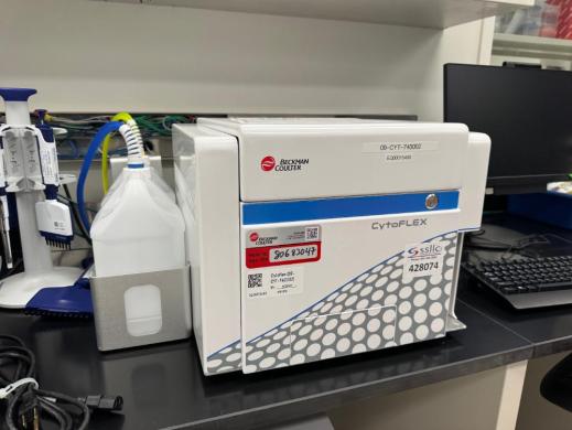 Beckman Coulter CytoFLEX Multi-Laser Benchtop Flow Cytometer for Cellular Analysis-cover