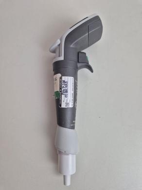 Thermo Scientific Finnpipette 0.5ml Electronic Micropipette-cover