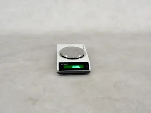 Mettler MIT 3600 Analytical Balance for Precise Weighing Applications, 2 of 3