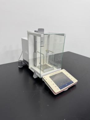 Mettler Toledo XPE56 Analytical Balance for Precision Laboratory Weighing-cover