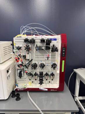Cytiva AKTApure 25M Modular Fast Protein Liquid Chromatography System with Fraction Collector-cover