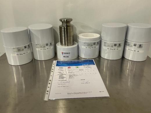 METTLER TOLEDO 5 kg Nominal Calibration Weight Set, Model 30406482, Set of 5-cover