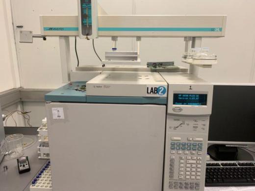 Agilent 6890N with CTC autosampler-cover