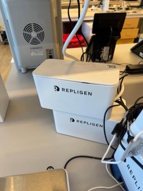 Repligen KrosFlo KR2i Benchtop Tangential Flow Filtration (TFF) System with Integrated Control and Pump Module-cover