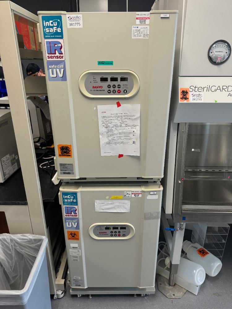 Sanyo Incu-Safe Double Stack CO2 Incubator MCO-18M for Controlled Cell Culture