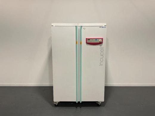 MMM Medcenter Incucell 707 Laboratory Incubator with Digital Temperature Control-cover