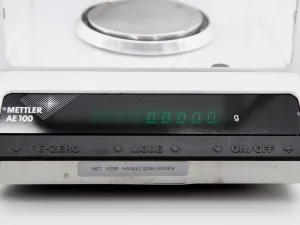 Mettler AE100-S Precision Analytical Balance for High-Accuracy Weighing, 3 of 3