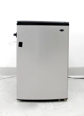 Sanyo SR-4912M Undercounter Laboratory Mini Refrigerator 4.4 cu ft