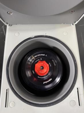 Eppendorf 5425 Benchtop Microcentrifuge for Laboratory Applications-cover