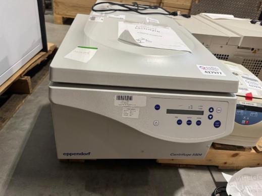 Eppendorf 5804 Benchtop Centrifuge with Digital Control Panel-cover