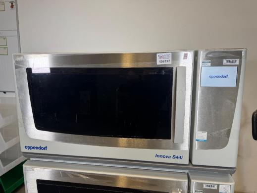 Eppendorf Innova S44i Refrigerated Double Stack Incubator Shaker-cover