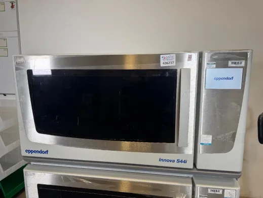 Eppendorf Innova S44i Refrigerated Double Stack Orbital Incubator Shaker